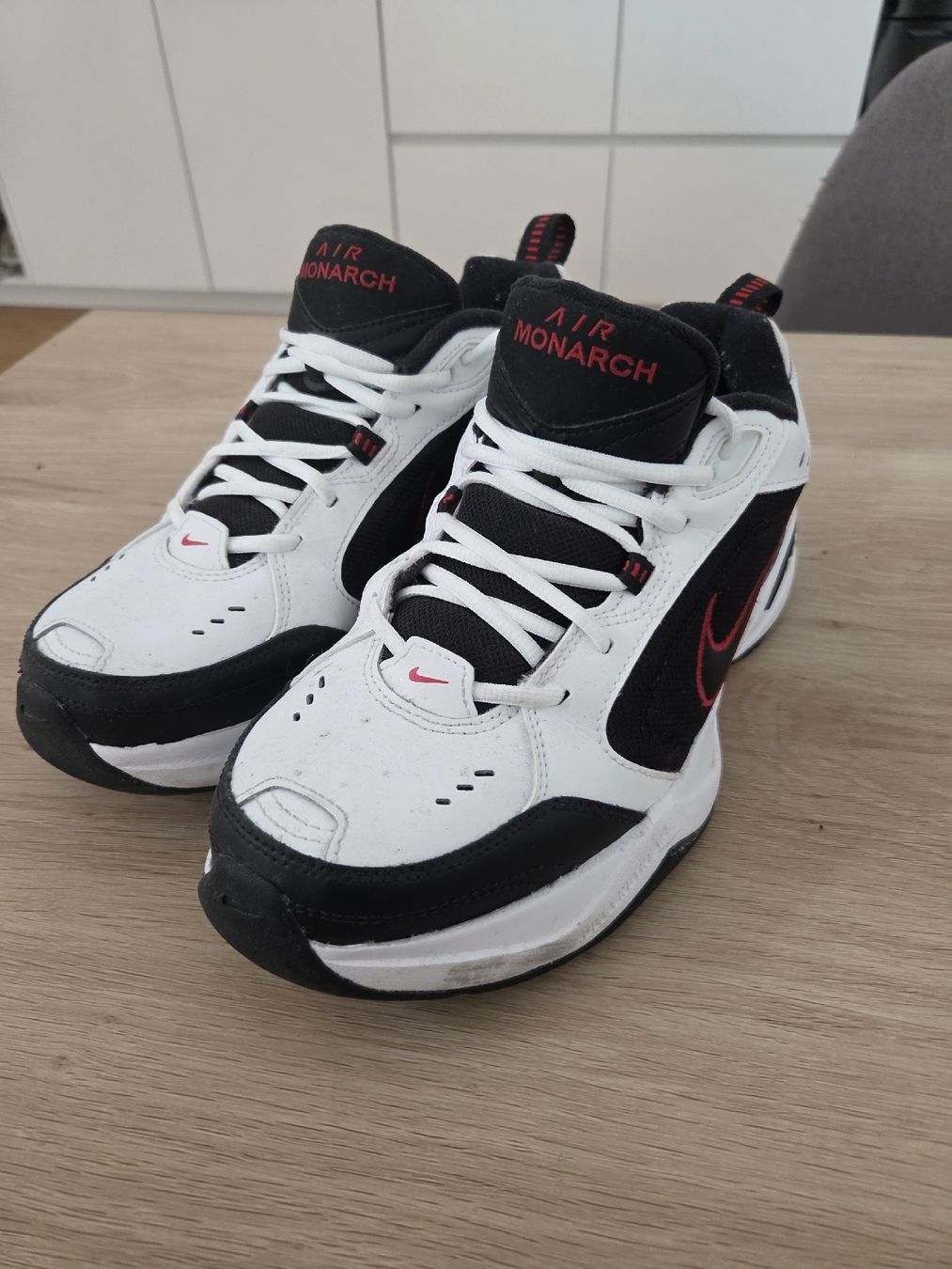 Scarpe da uomo: Nike air Monarch – Usato da Tramelan venduto da mic_5lzm