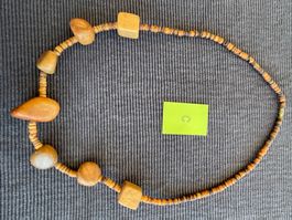 Kette mit Holz