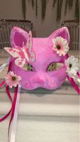 Dekorative Maske,rosa mit Blumen für den Frühling