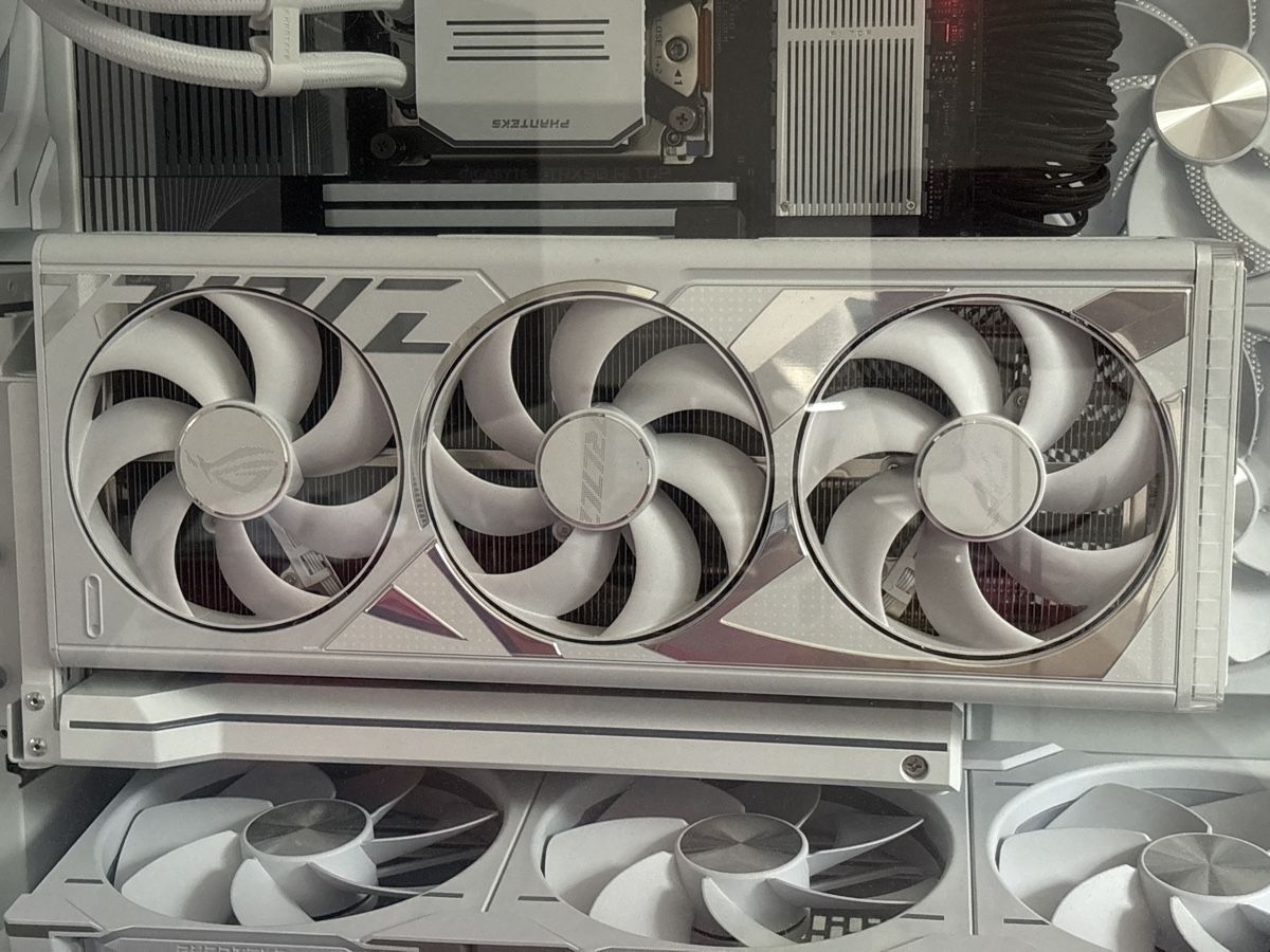 ASUS ROG Strix GeForce RTX 4090 OC Edition White (Gebraucht) in ...