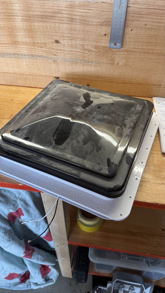 Finestre: Trappe de toit avec ventilateur  – Usato da Saignelégier venduto da eth_65vk 1