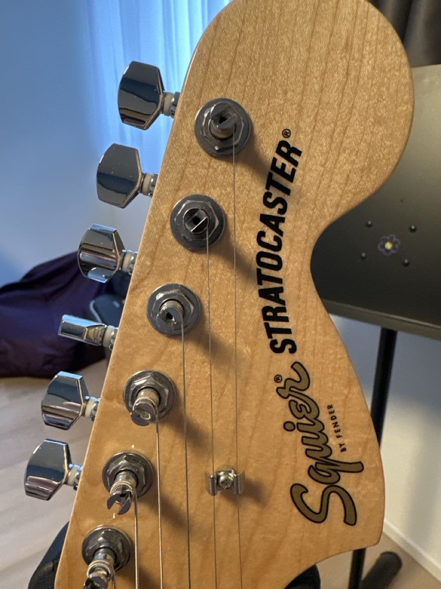 Squier Strumenti musicali: Squier Stratocaster E-Gitarre inkl. Tragetasche – Usato da Othmarsingen venduto da Darija7 2