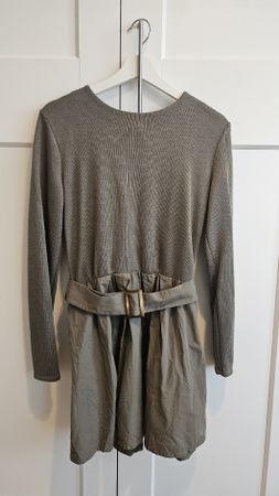 Zara Khaki Kleid mit Gürtel