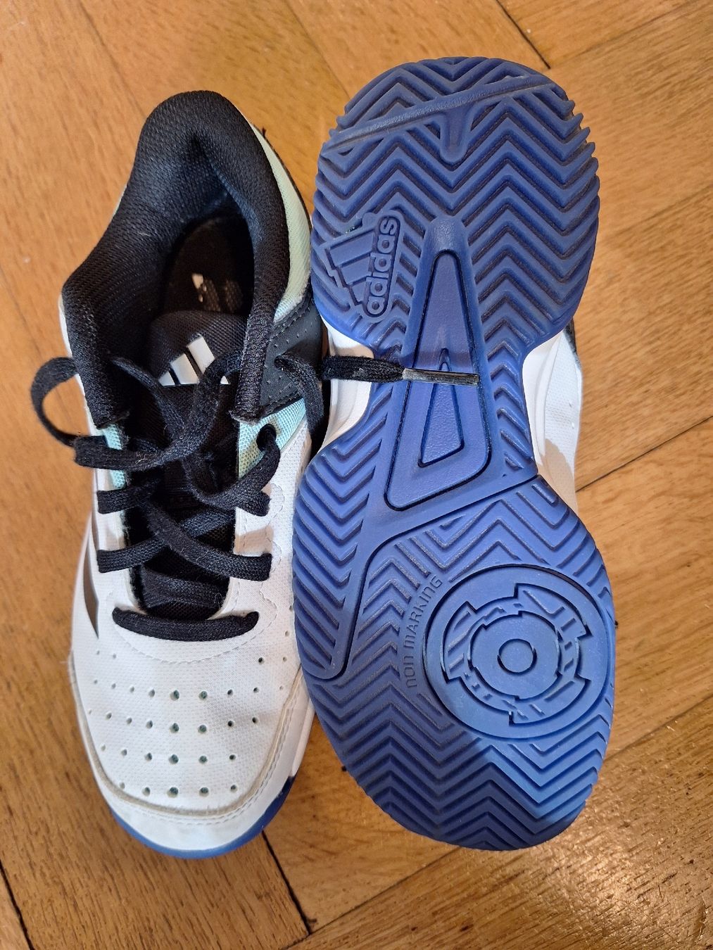 Adidas Scarpe per ragazzi: Hallenturnschuhe, Grösse 34 – Usato da Basel venduto da RomyRennard 1
