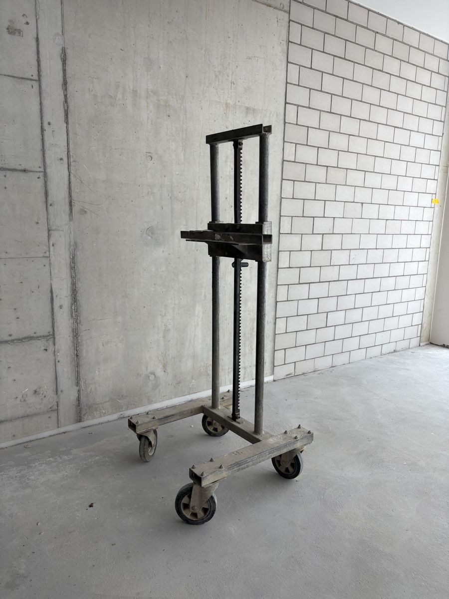 Ponts élévateurs & Crics: 2x Lift / Plattenlift / Montagelift – D'occasion à Mels par Melser8887 1