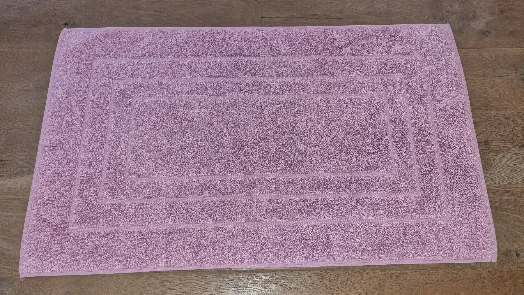 Tapis: Tapis de bain rectangle 60x100 rose – D'occasion à Lavey-les-Bains par Etre-Ange