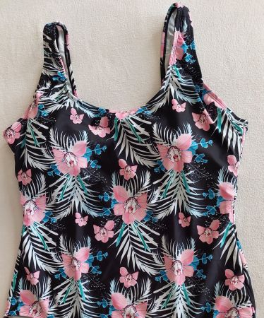 Neues Badekleid mit Blumenmuster, Grösse XXL / 44 / 46