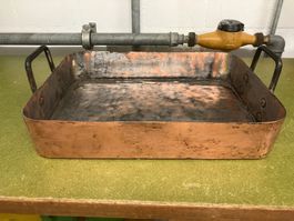 Kupferbräter mit Metallgriffen