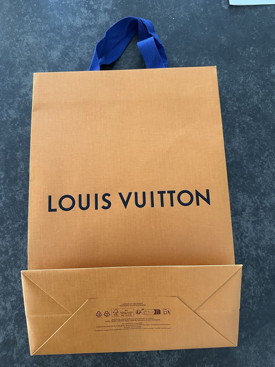 Louis Vuitton Taschen: Louis Vuitton Geschenktasche, neuwertig ab 1.- – Gebraucht aus Liestal von forty-four_shop 1