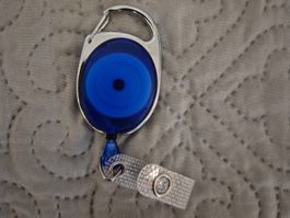 Abziehbarer Schlüsselanhänger mit Karabiner