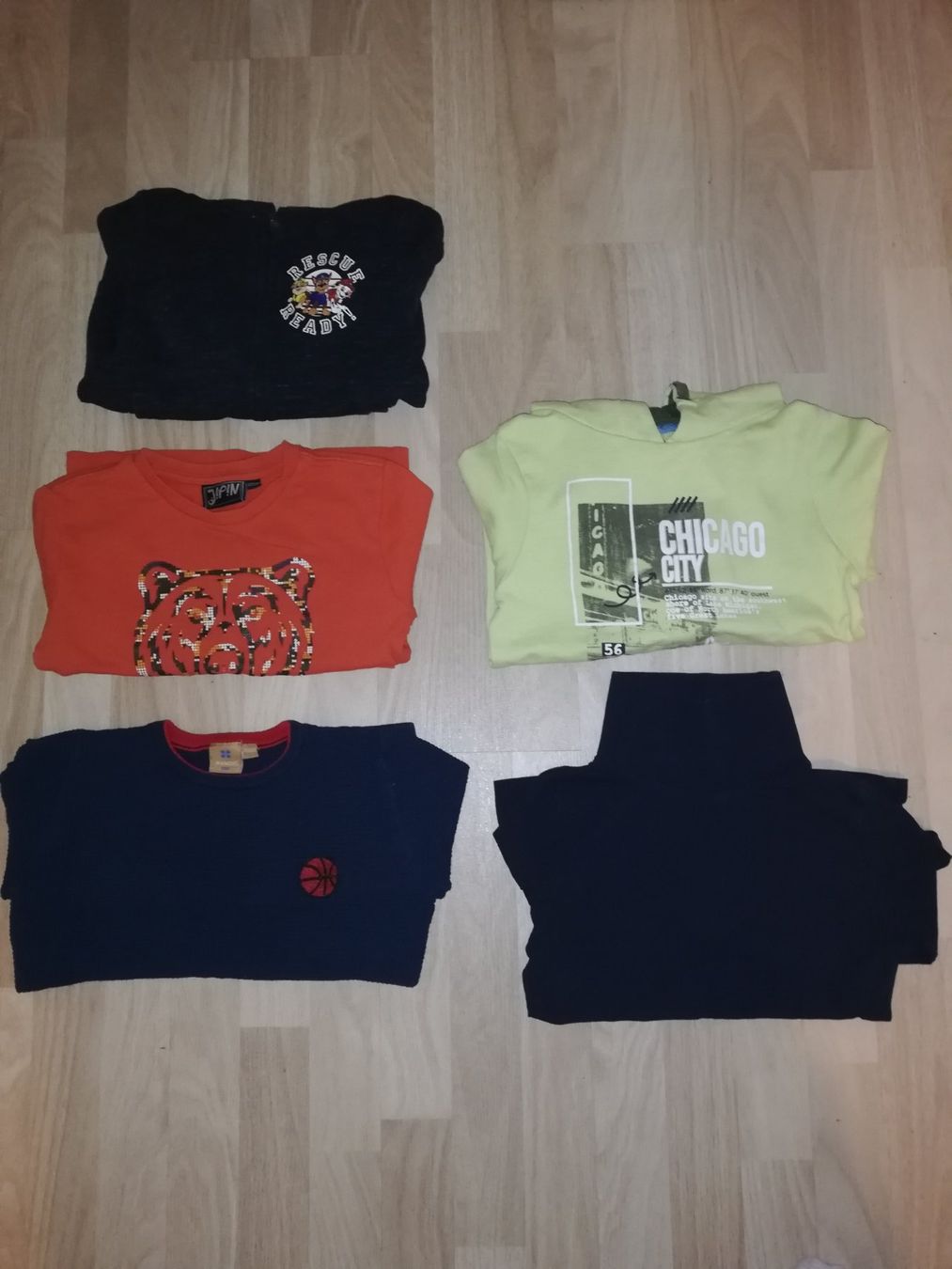 Kleiderpakete & -sets: Lot: jeans, salopette, pulls à longues manches – Gebraucht aus Biel/Bienne von Sikosi 2