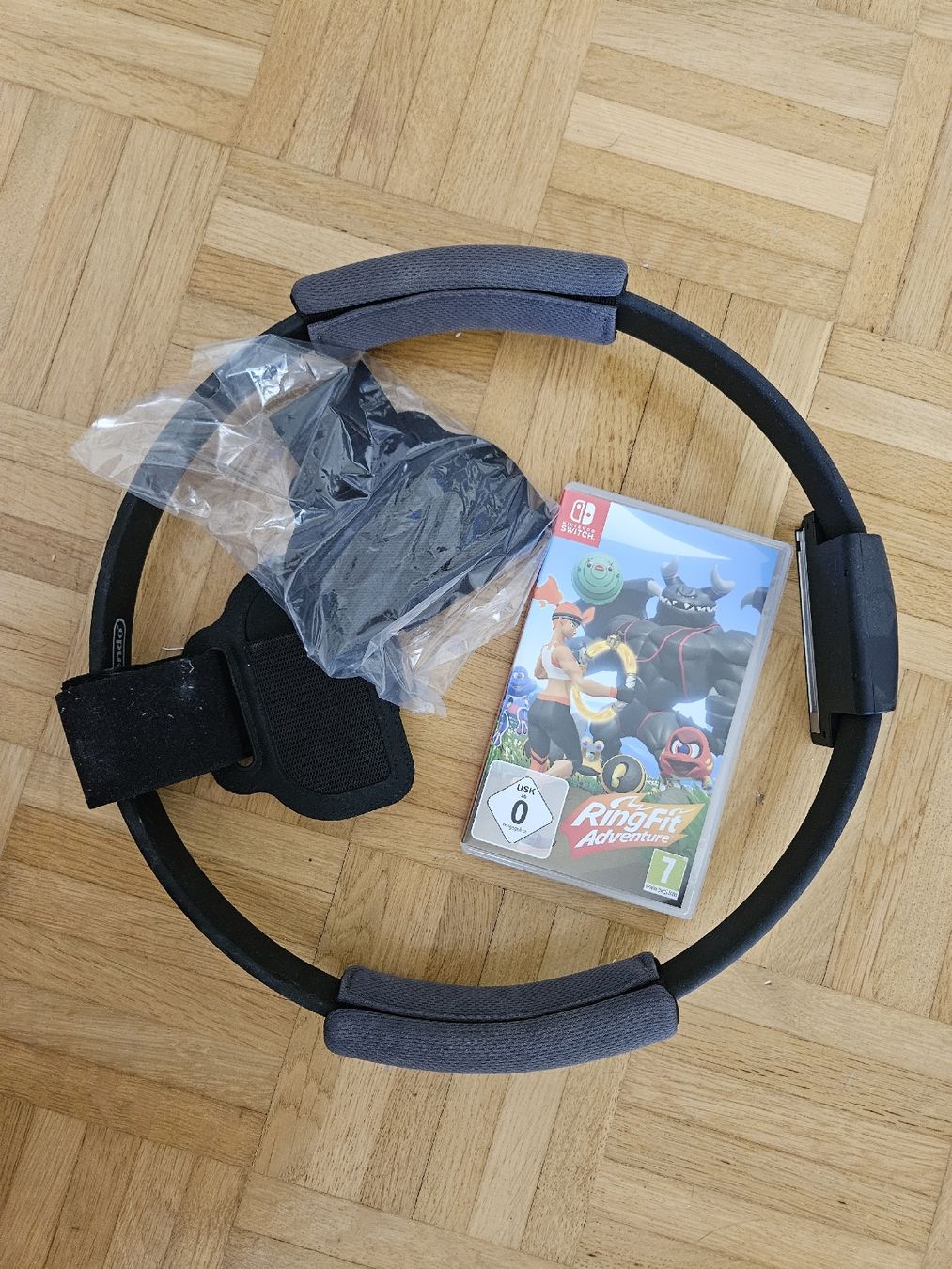 Nintendo Giochi: Nintendo Switch Ring Fit Adventure mit Ring-Con und Beinband – Usato da Basel venduto da Semmel77
