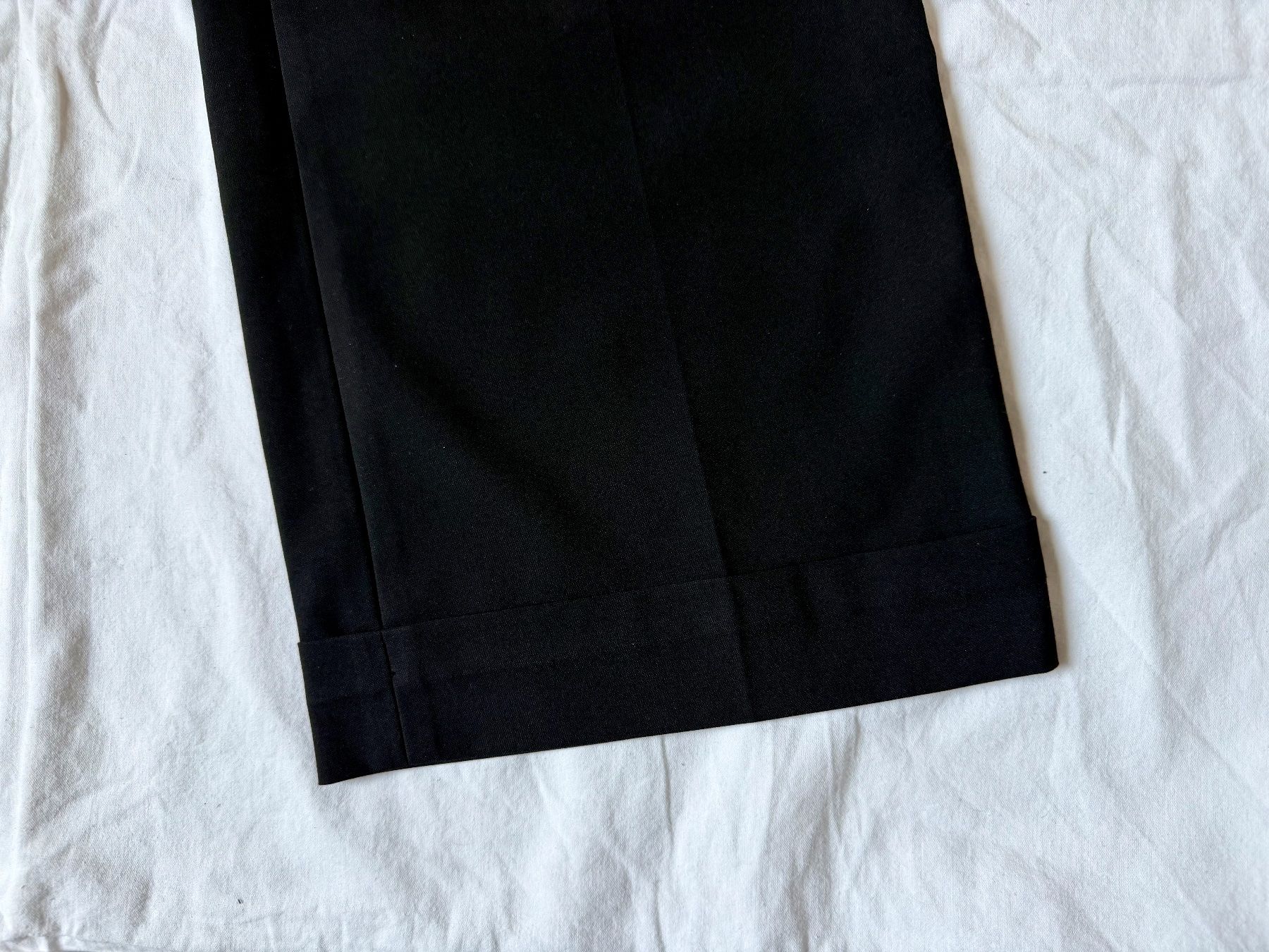 H&M Pantaloni: H&M Hose Gr. 36 - schwarz, weit, Umschlagsaum, NEU – Nuovo e nell'imballaggio originale da Basel venduto da Solaia28 2