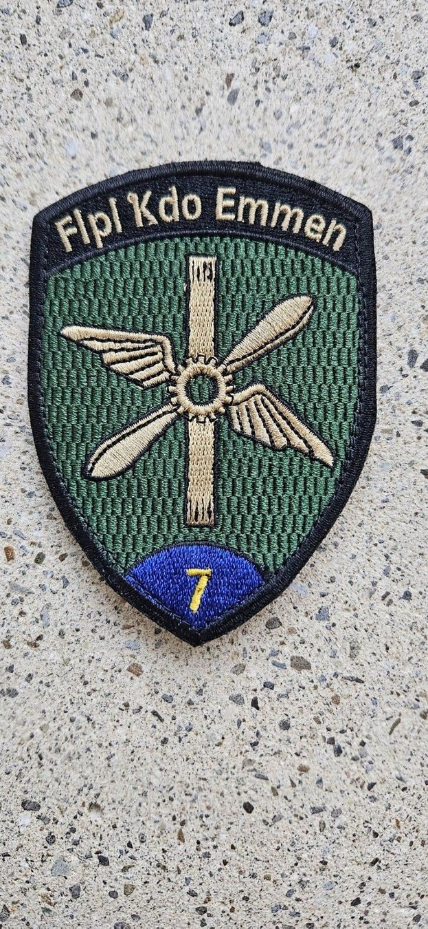 Schweizer Armee Placchette & Badge: *** Badge Luftwaffe mit klett *** – Nuovo e nell'imballaggio originale da Riedholz venduto da fr_sIruP