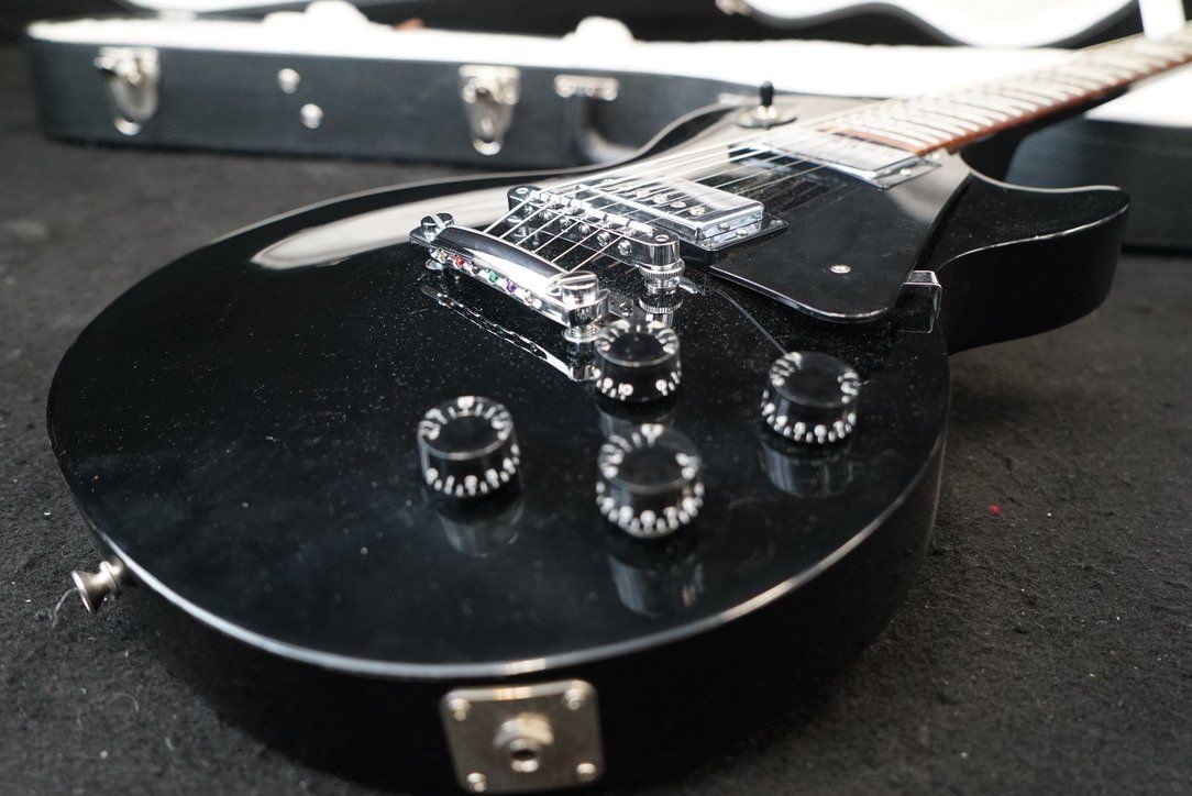 Gibson Strumenti musicali: Gibson Les Paul Studio Ebony 2008 Electric Guitar – Usato da Ortschwaben venduto da Musictrade 2