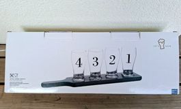 Bier Tasting Set mit 4 Gläsern auf Holztablett, Neu!