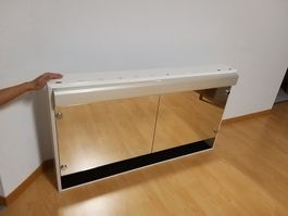 Spiegelschrank