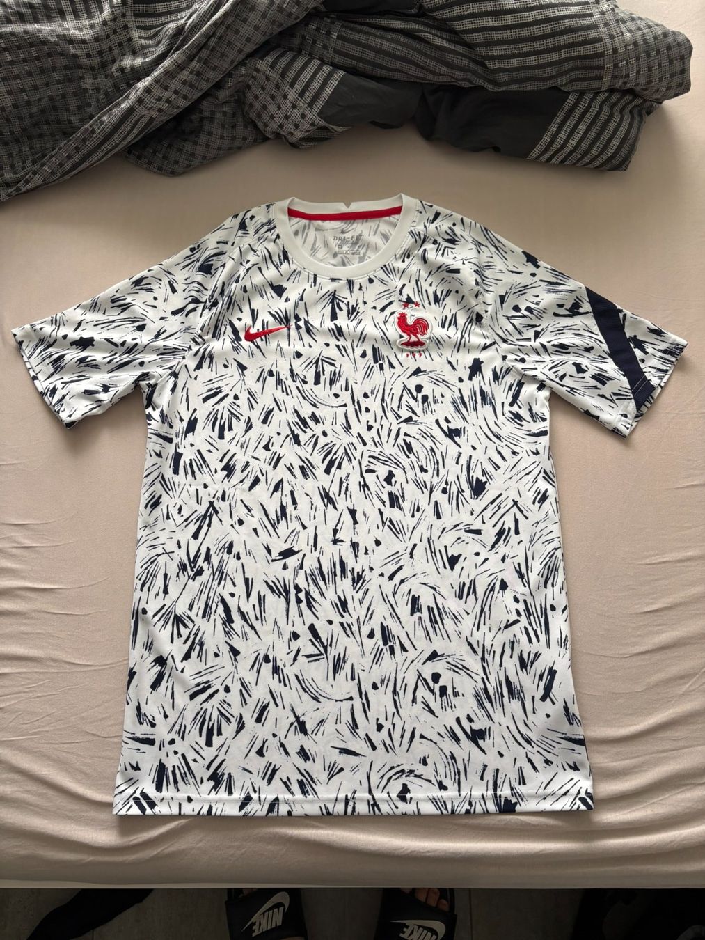 Nike Canottiere & Pantaloni: Frankreich 2020/2021 Pre-Match Trikot – Usato da Mumpf venduto da galliforever
