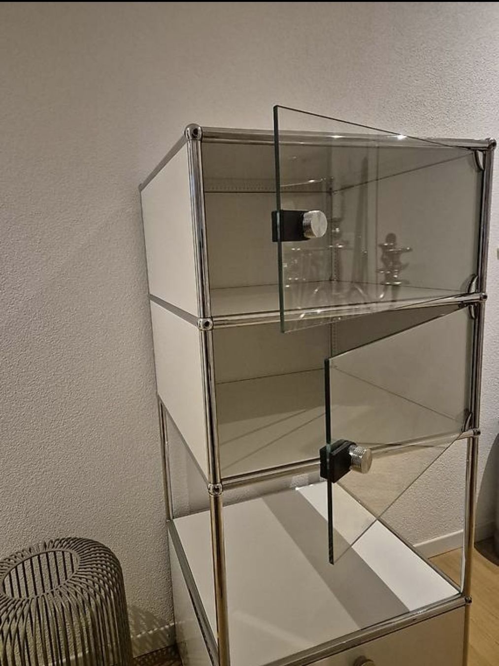 USM Scaffali: USM HALLER Highboard mit Glastüren – Nuovo (secondo la descrizione) da Urtenen-Schönbühl venduto da swan777 2