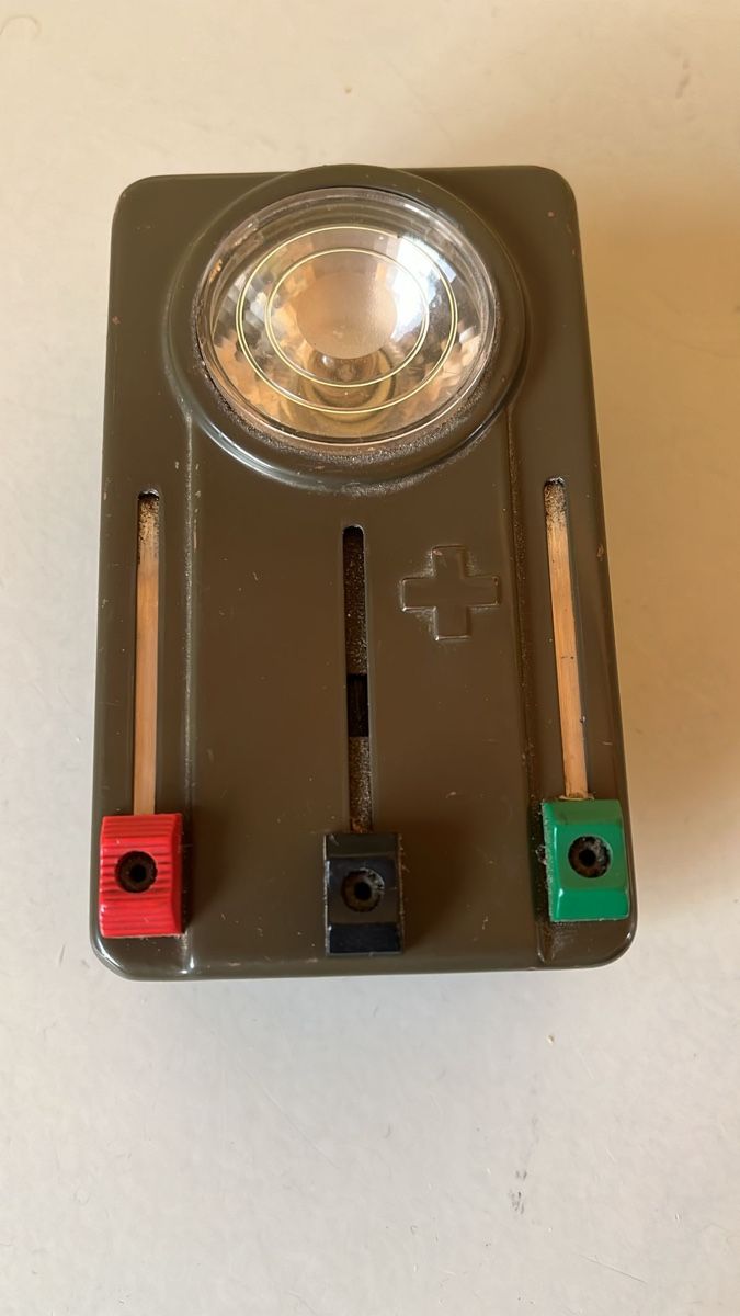 Schweizer Armee Lampade: Militärtaschenlampe – Usato da Wiggen venduto da Antoniotto