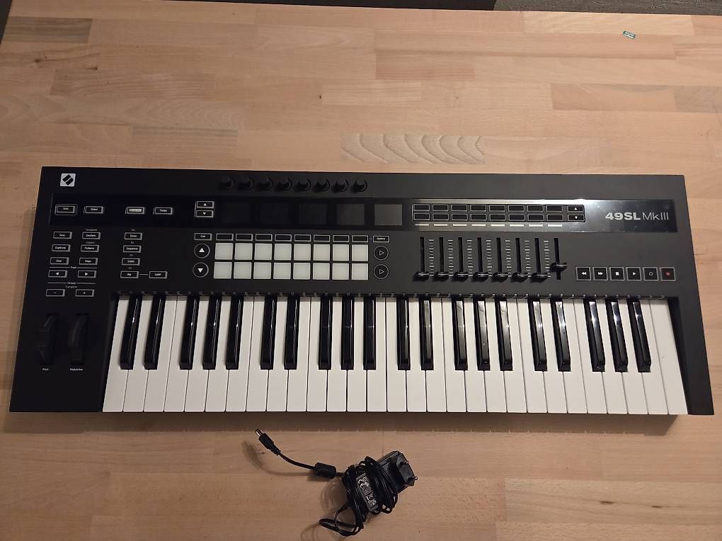 Strumenti musicali: Novation SL49 MK3 Midi Keyboard – Usato da Zürich venduto da Flvr