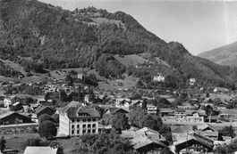 Wilderswil (BE) – Bahnhofquartier und Alpenpanorama