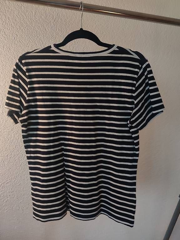 T-Shirts: T-shirt Tommy Hilfiger taille M  – Gebraucht aus Fribourg von cou_v62j 2