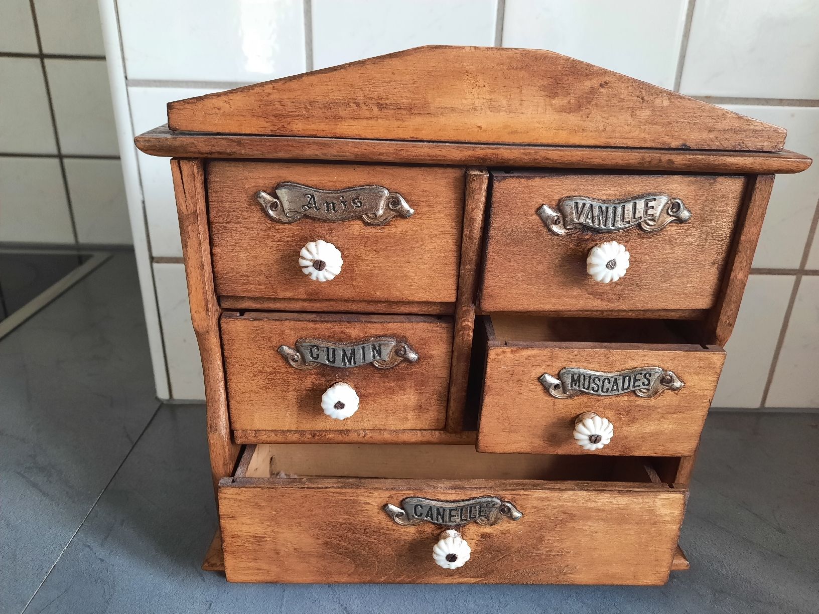 Scaffali: Ancienne ÉTAGÈRE à ÉPICES – Usato da Le Locle venduto da marylise01 1