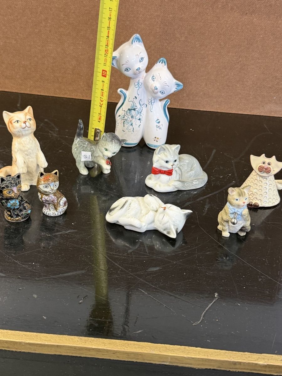 Statuette: Lots de 9 figurines chats vintage  – Usato da montreux venduto da Always-Good 9