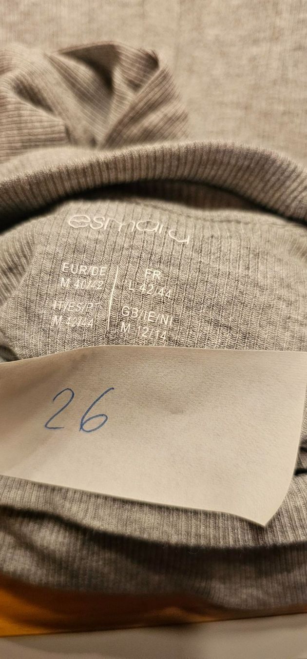 Pullover & Sweatshirts: Damenpullover dünn Grösse M grau – Gebraucht aus Azmoos von Jadejo 2