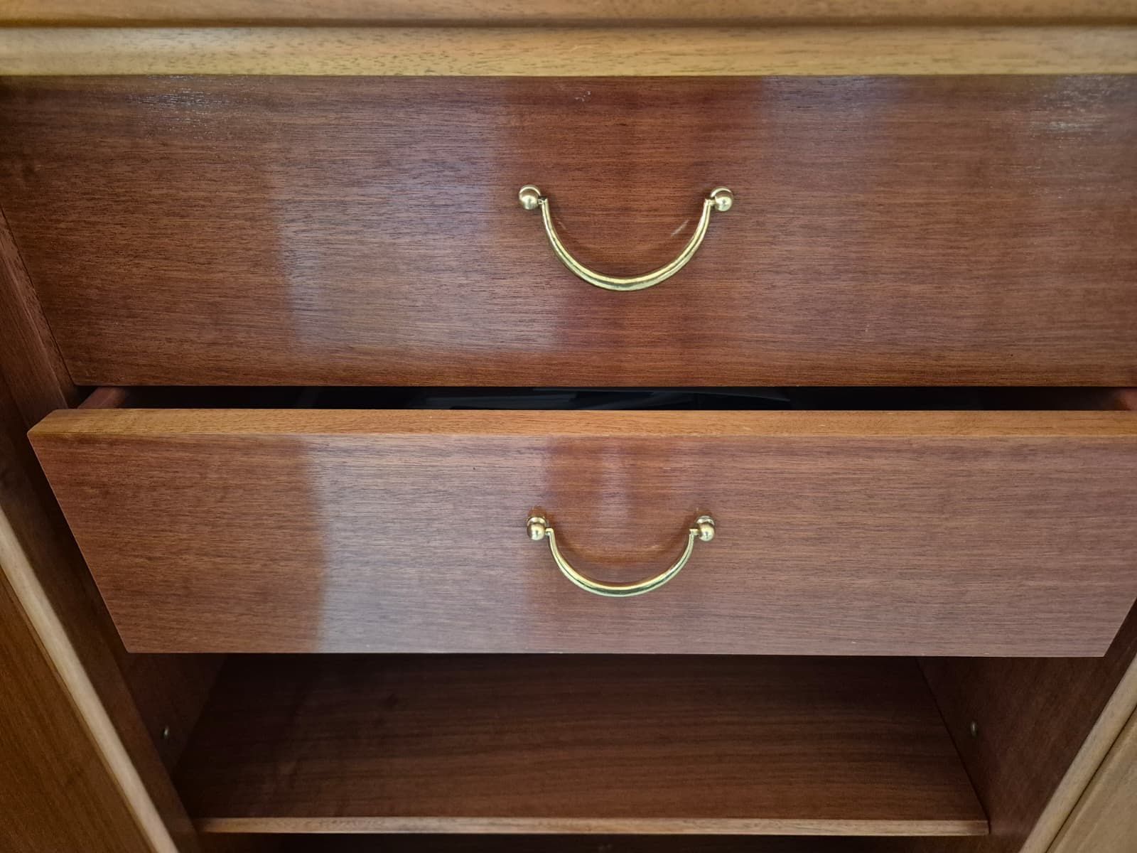 Credenze: Vintage Sideboard/Buffet, Nussbaum – Usato da Winterthur venduto da Sarafina66 3