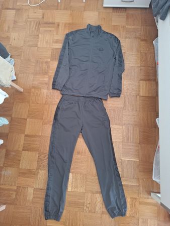 ensemble de sport Ellesse taille L