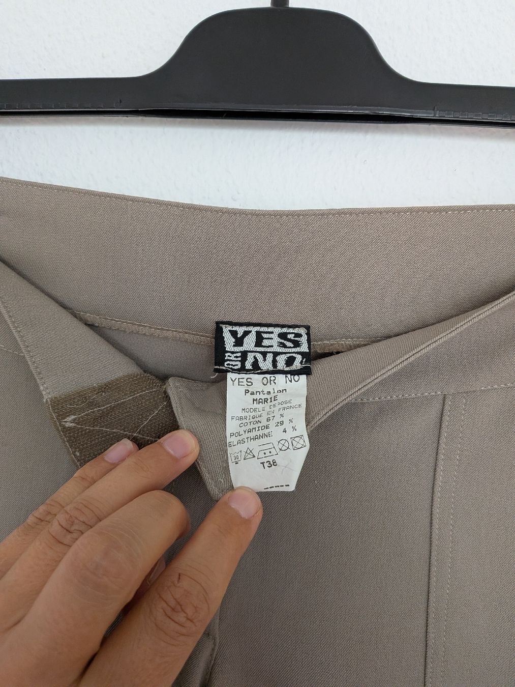 Yes Or No Pantaloni: Beige Hose mit Schnallen Gr 38 – Usato da Basel venduto da JJ.Elena 3