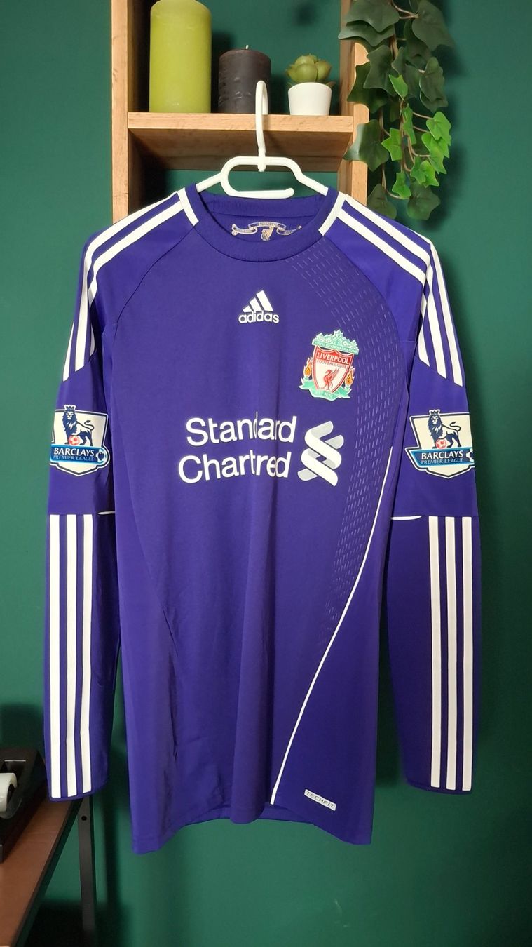 Liverpool Fc Canottiere & Pantaloni: Liverpool FC player version techfit 2010 2011 adidas – Usato da Yverdon-les-Bains venduto da flo_8fgr