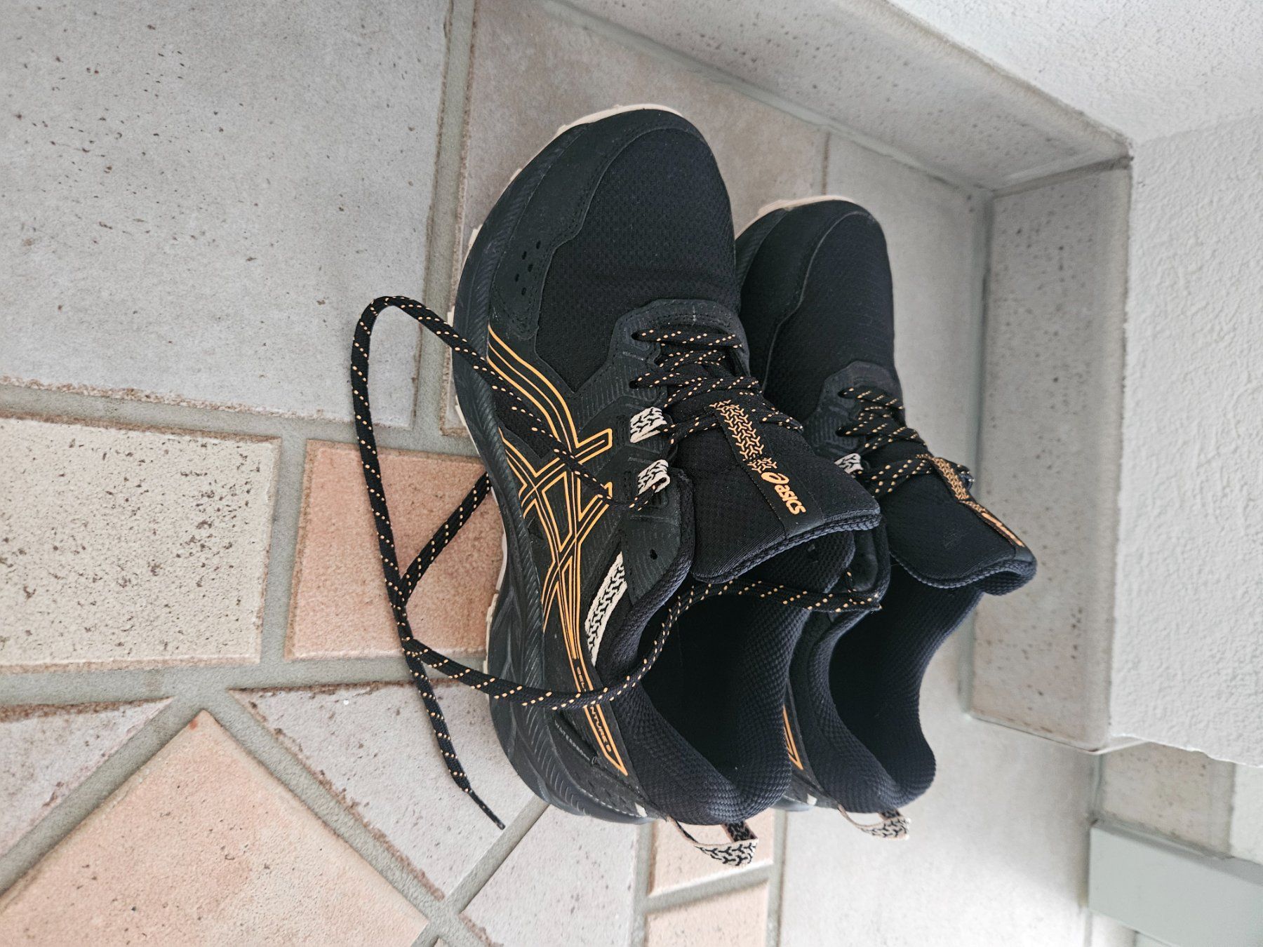 Asics Scarpe da uomo: Laufschuhe/Trekkingschuhe – Usato da Speicher venduto da Faelkli