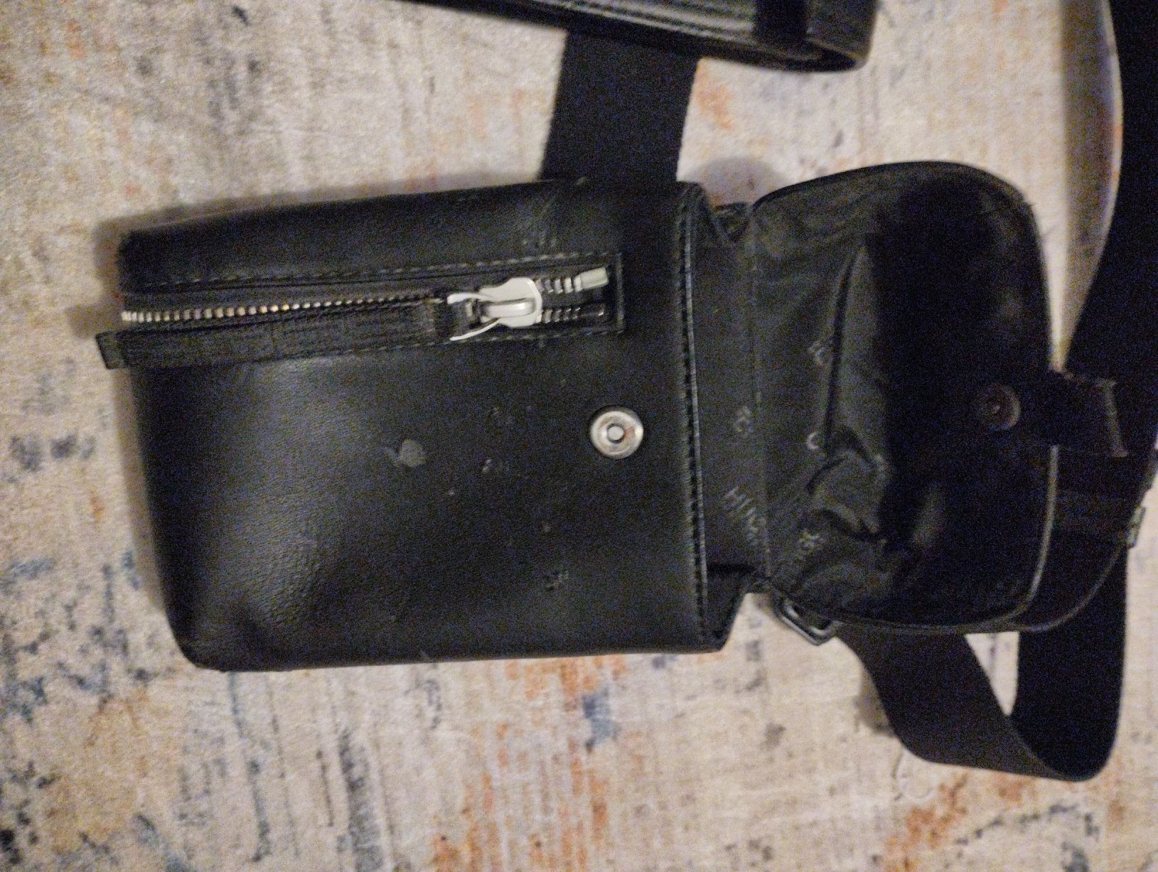 Sacs: HUGO black leather utility bag with strap  – D'occasion à Zürich par Vansa 1