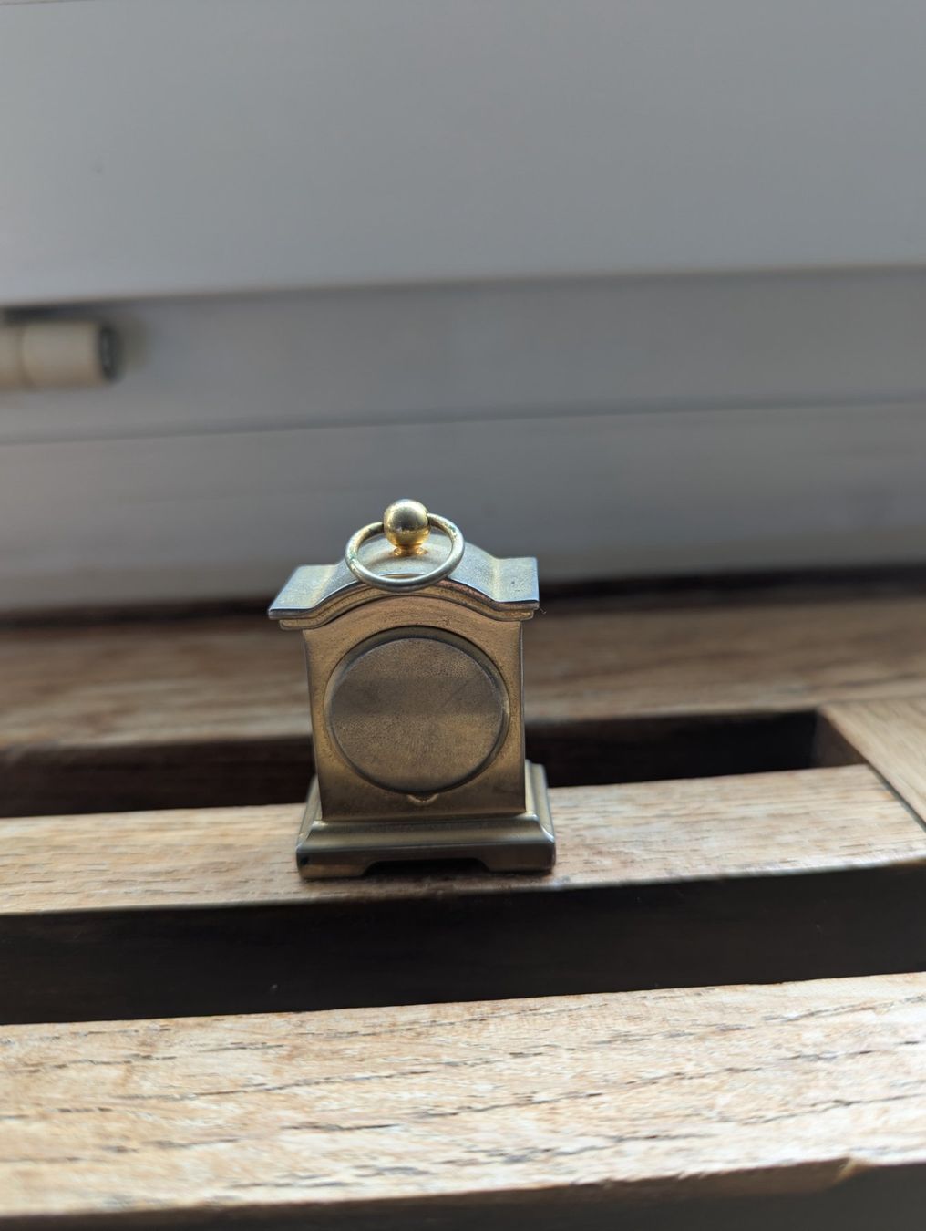 Sveglie: Alte Schweizer Uhr – klein & elegant – Usato da Zürich venduto da luc_6kzk 3
