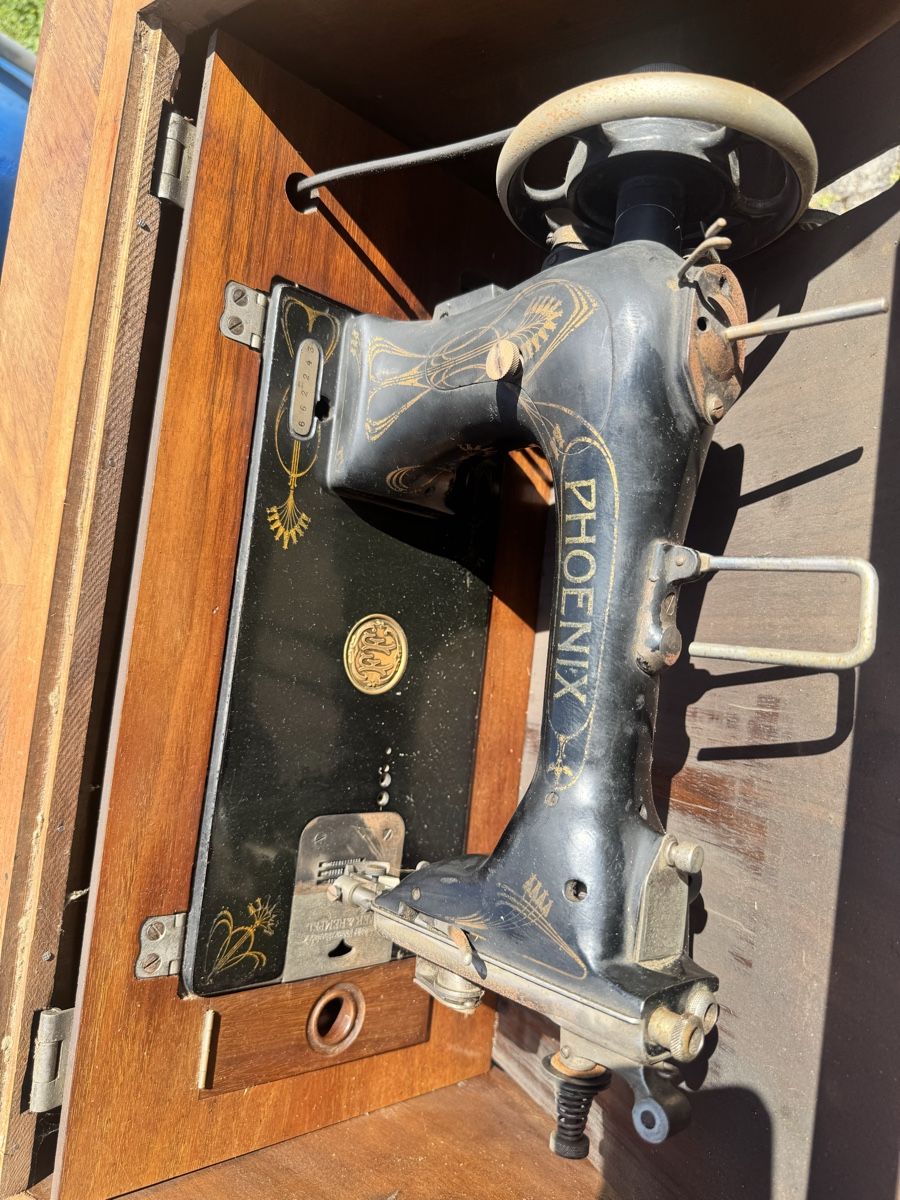 Phoenix Macchine da cucire: Antique Phoenix Sewing Machine Table – Usato da Seuzach venduto da Wolf936 6