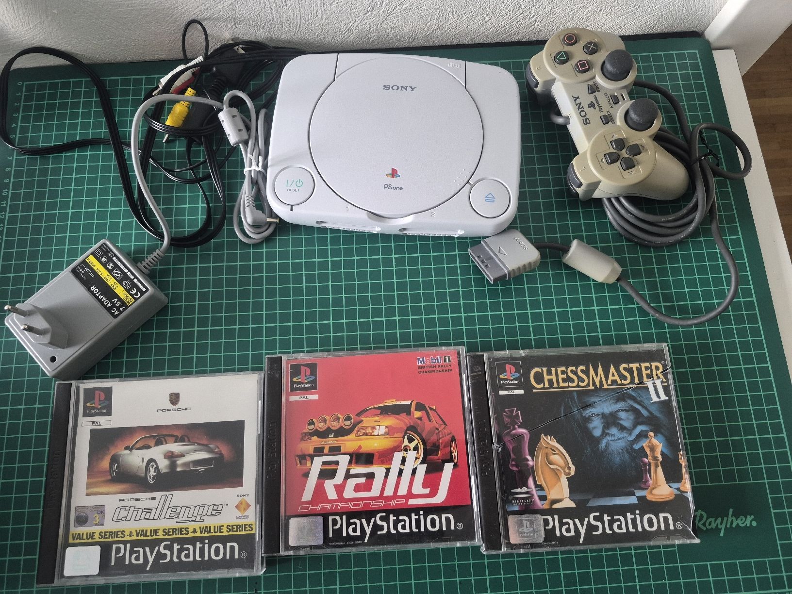 Sony Console: Sony PlayStation 1 Console with 3 Games, Controller PS1 – Nuovo (secondo la descrizione) da Meyrin venduto da Retro-GZ