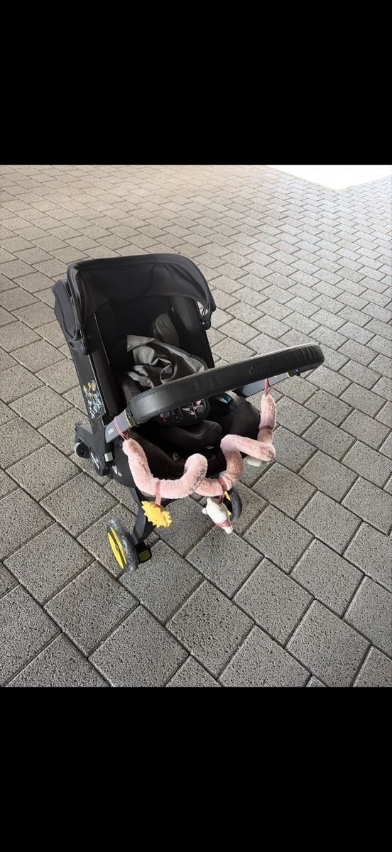 Doona Seggiolini per auto: Doona Babyschale mit integriertem Kinderwagen schwarz – Usato da Wollerau venduto da Mejnik