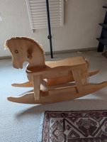 Holzpferdeschaukel