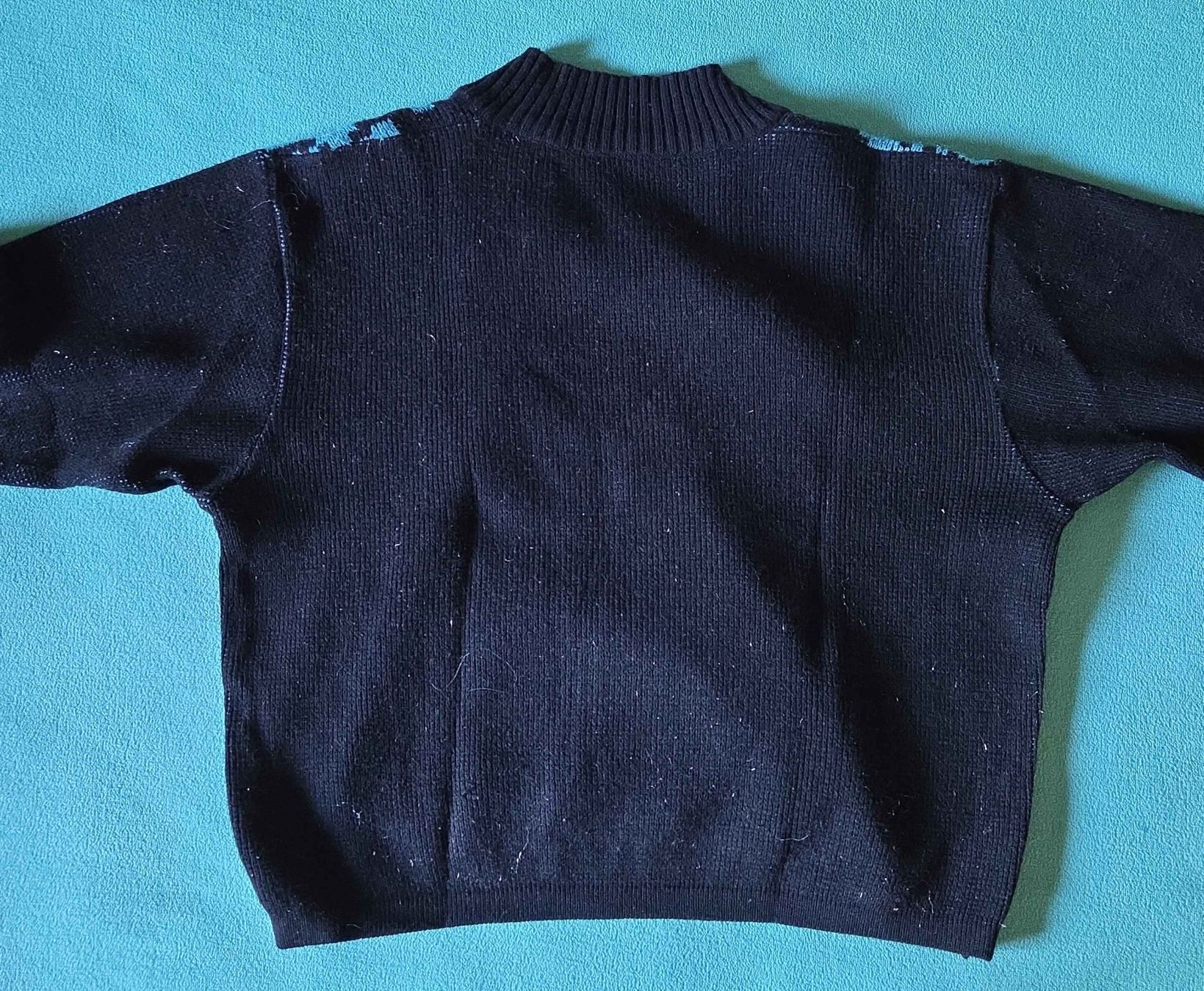Maglioni & Felpe: Damen Pullover in Schwarz und Blau mit Blumenmuster – Usato da Binningen venduto da Entruempeln 2