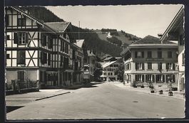 Zweisimmen, Dorfstrasse mit Hotel Simmen