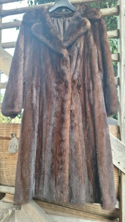 Edler Nerzmantel, ideal für den Winter, Gr. 40/42