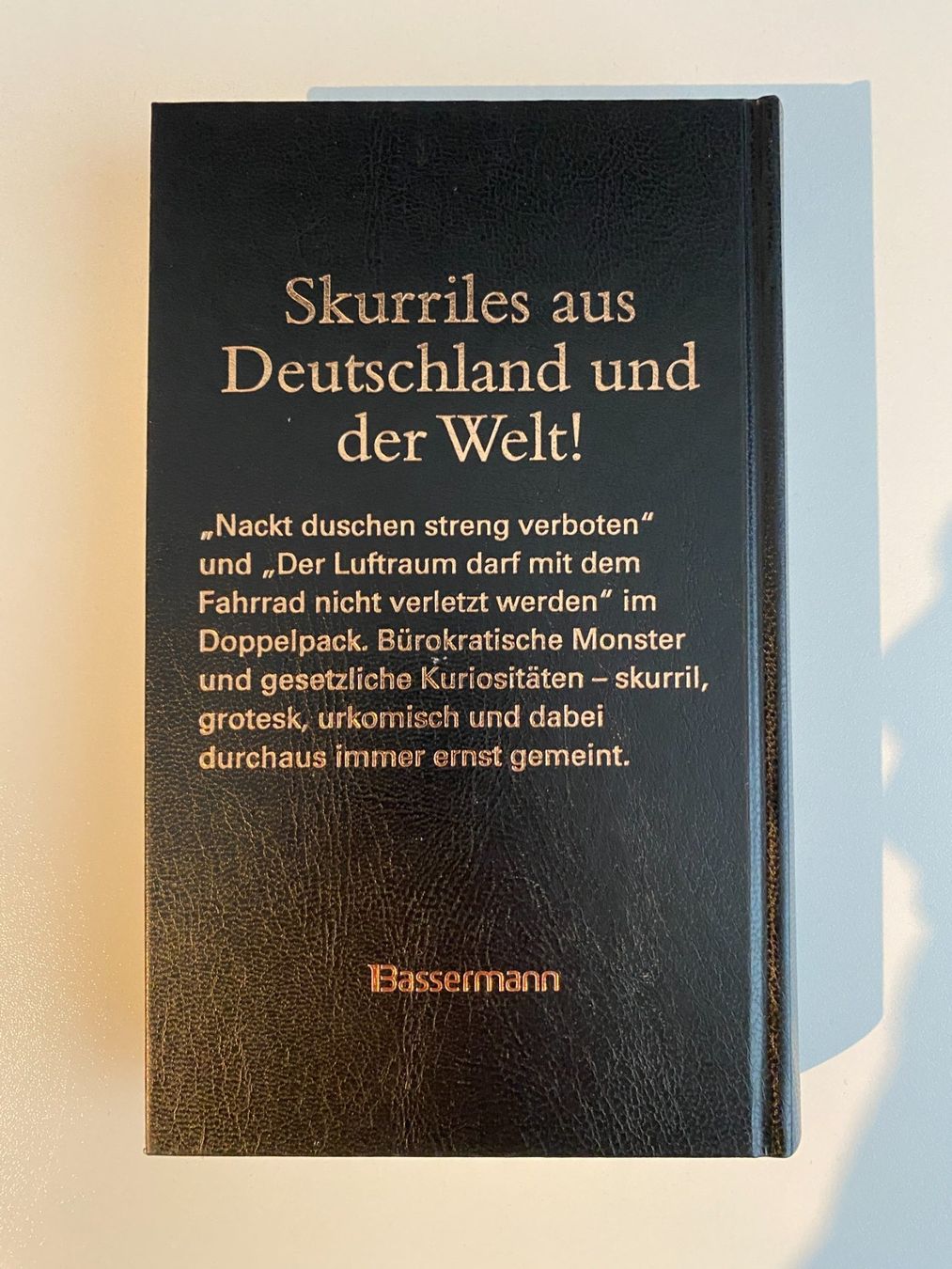 Libri: Die blödesten Gesetze der Welt – Usato da Freienbach venduto da LlIiNnUuSs 1