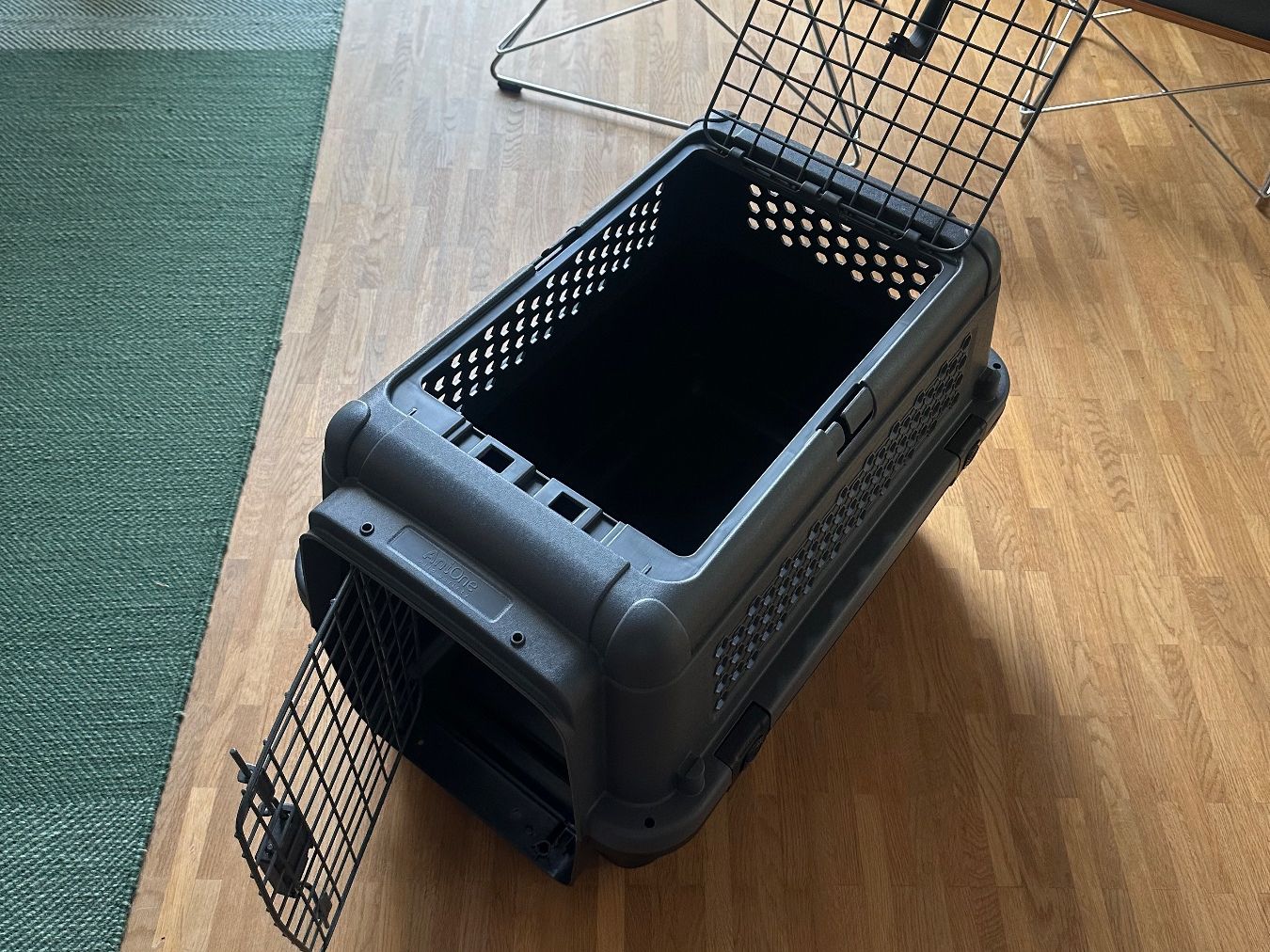 Niches, paniers: Transportbox AniOne dunkelgrau – D'occasion à Aarau par anouk.bruderer 1