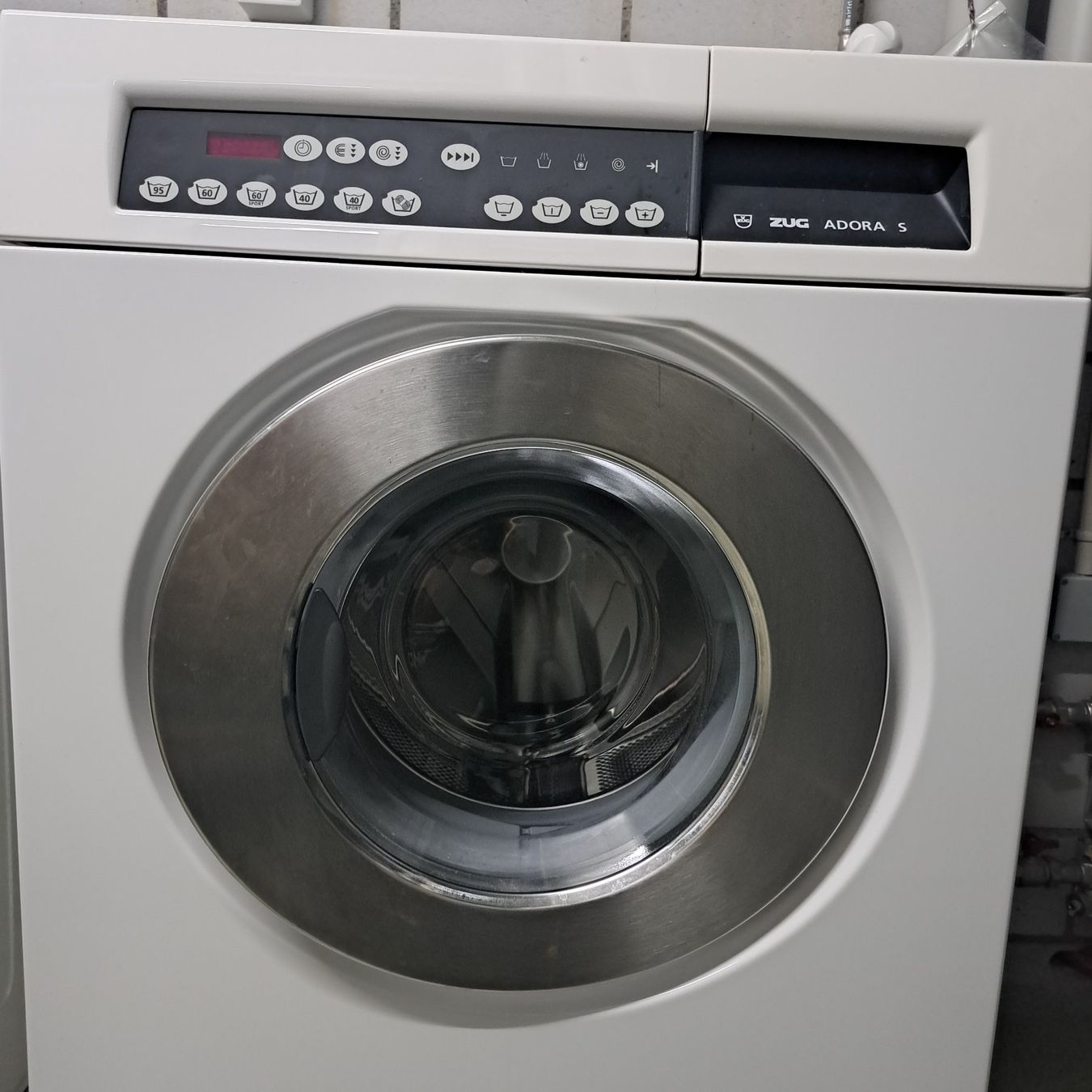 V-Zug Lavatrici: Waschmaschine V Zug Adora S – Usato da Wenslingen venduto da yia_8q7d 1