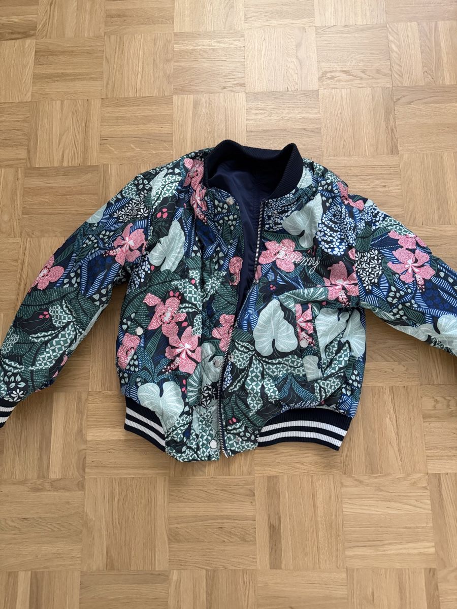 Tommy Hilfiger Jacken: Tommy Hilfiger Bomberjacke 2-seitig Grösse S – Gebraucht aus Bern von al.essia 2