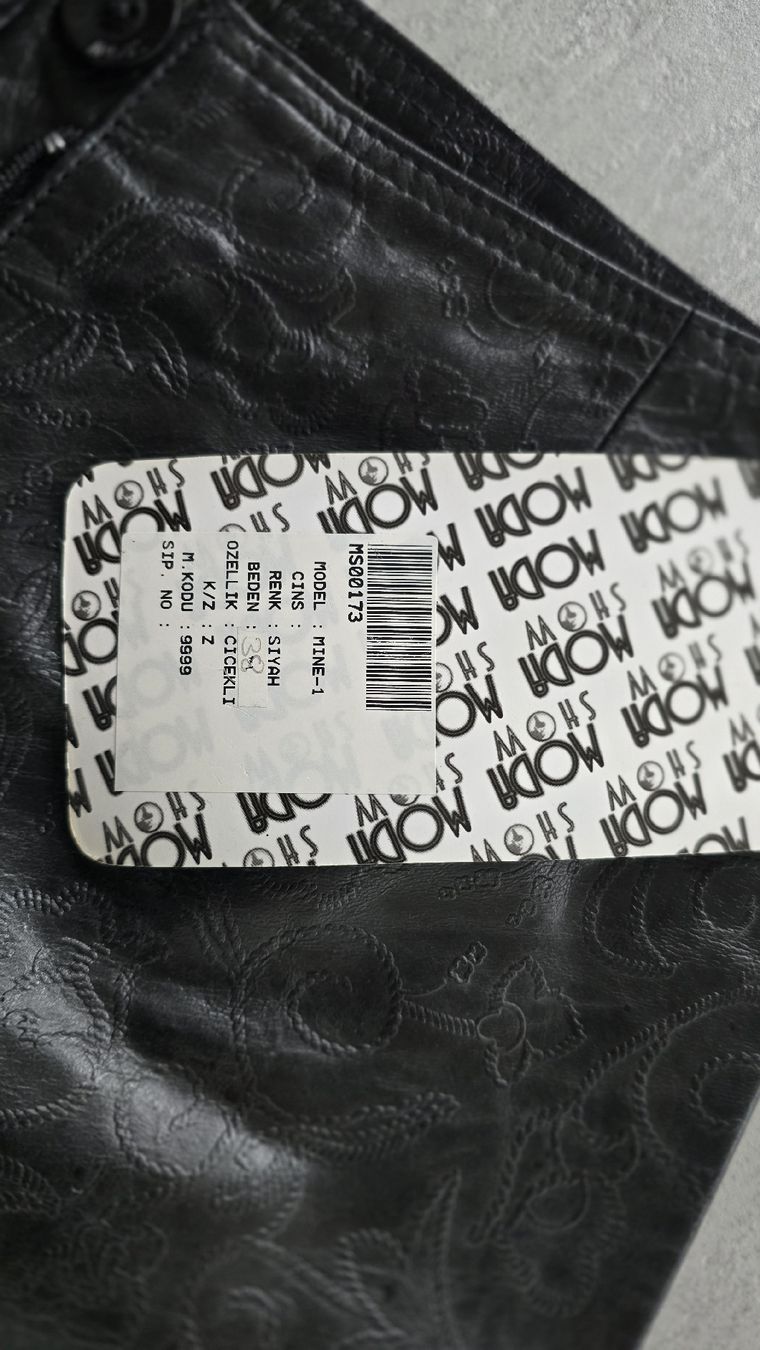 Pantaloni: Modashow Damen‑Hose – Kunstleder mit Blumenmuster – Nuovo (secondo la descrizione) da Untersiggenthal venduto da JayRoguehand 1