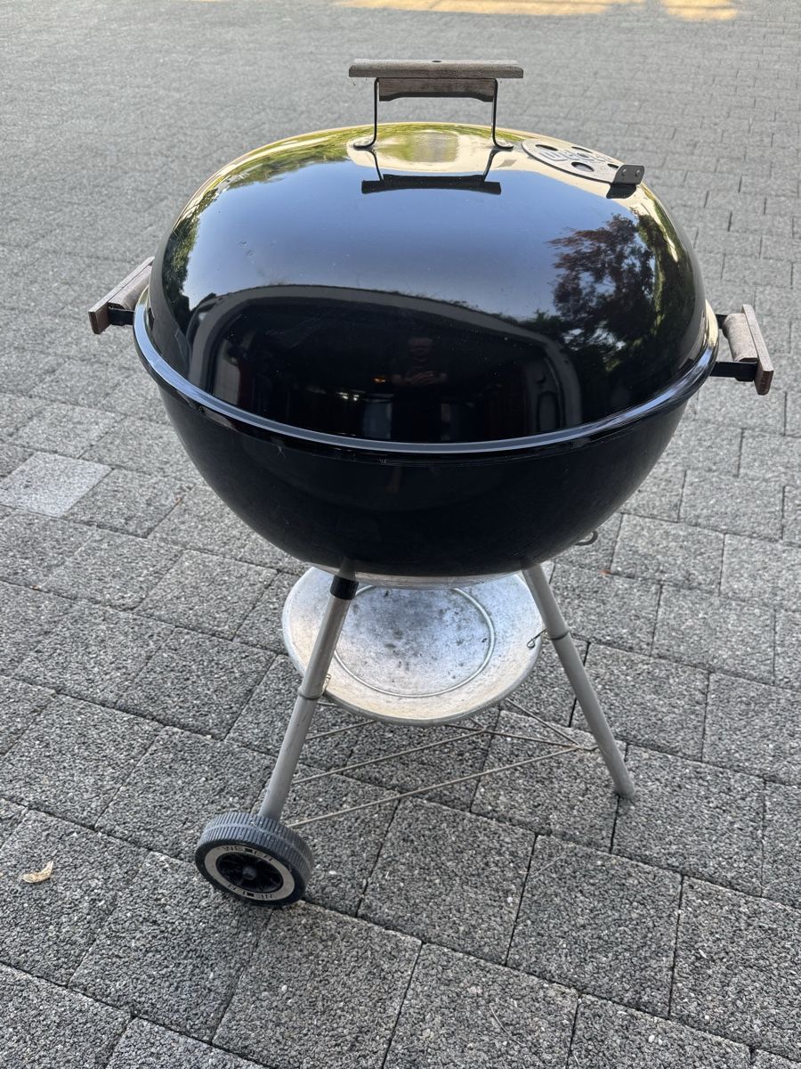 Griglie: Weber Kugelgrill Kohle/Holz schwarz  – Usato da St. Niklausen LU venduto da dan_y9ck